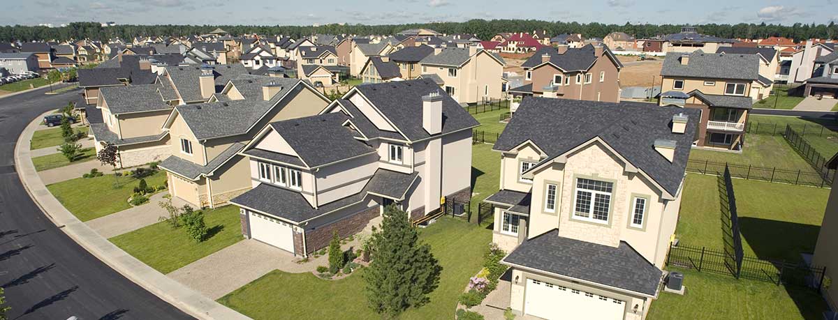 A neighborhood of nice homes in the suburbs